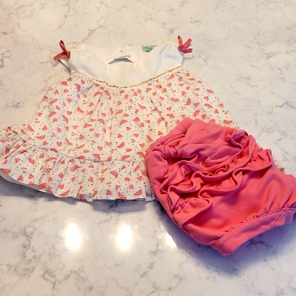 CHELSEA'S CORNER 2 PIECE SET. OFF WHITE, PEACHY PINK GOLD. SIZE 6-9M